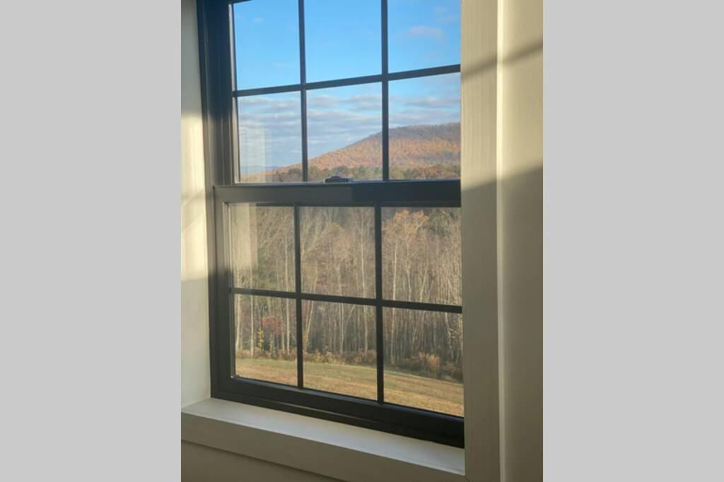 Apartment A With A View + Wine Mount Airy